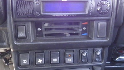 P5030010 (2).JPG (548.62 КБ) 17865 просмотров Вот такой штат стоит, вместо воздушных решёток. Решётки вынул и заткнул ветошью.